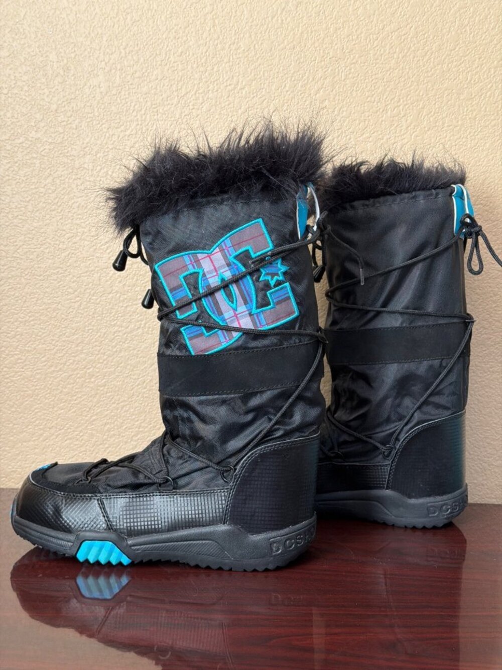DC Chalet 2.0 SE Snow Boots Black Turquoise Plaid Faux Fur Trim Women's Size 9